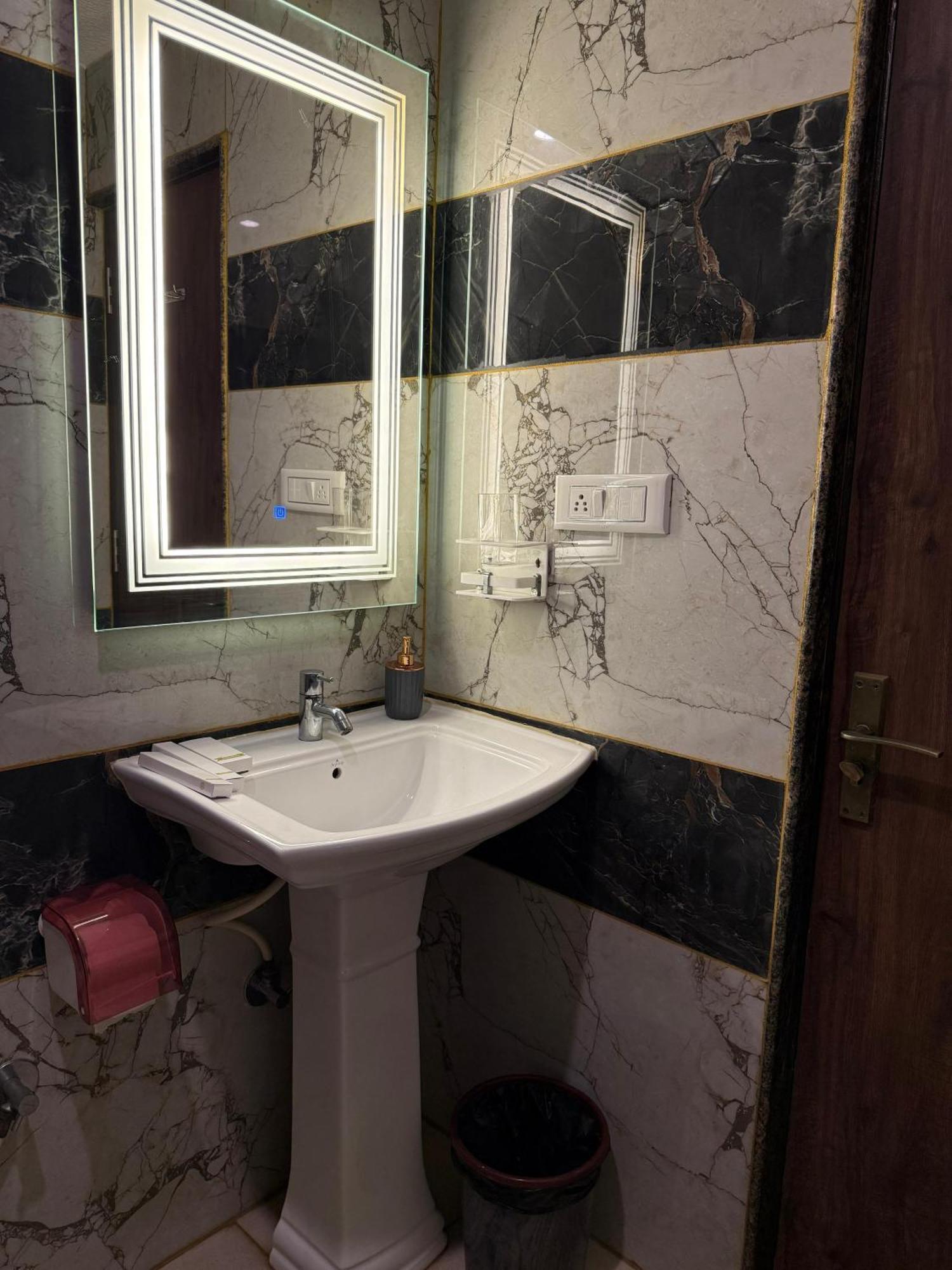 Hotel Lg Suites Bengaluru Kültér fotó